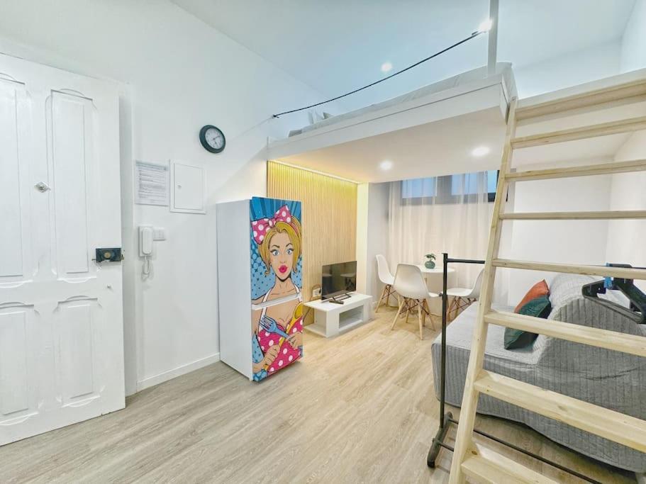 Minimalist With Mezzanine Apartment Lissabon