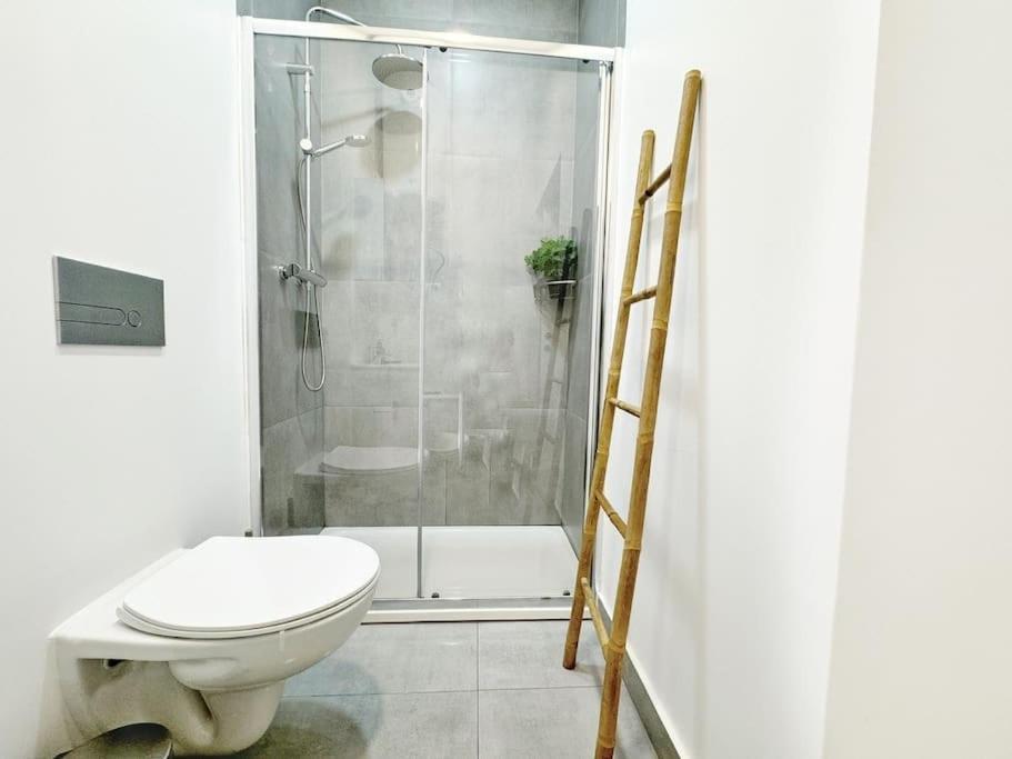 Minimalist With Mezzanine Lissabon